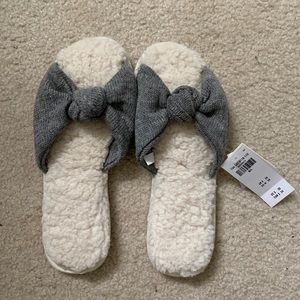Abercrombie & Fitch Bow Slippers